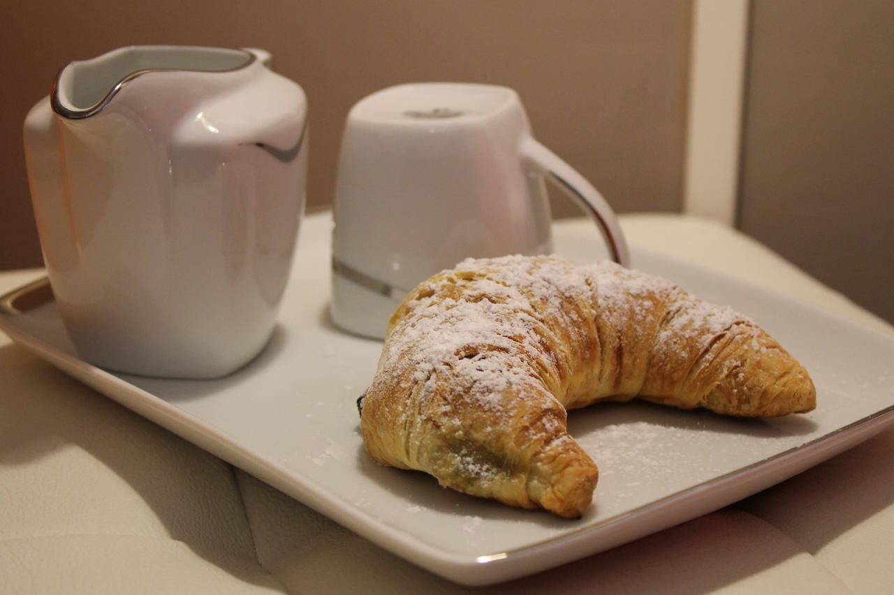 Al 68 Di Piazza Cavour Bed & Breakfast Naples Luaran gambar